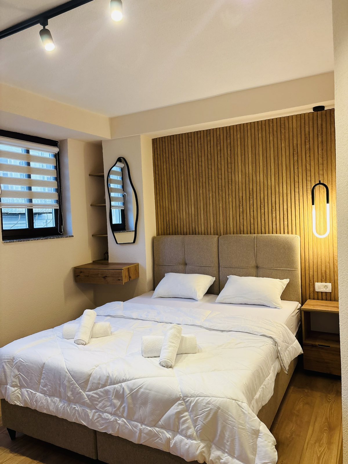 Tasy Room 1