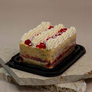 Еврејска со јагоди половина ролат